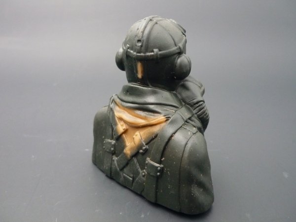 0115.007 Pilot WWII 1:6 grundiert Top RC